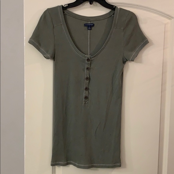 American Eagle Outfitters Tops - American eagle scoop neck t shirt sz L